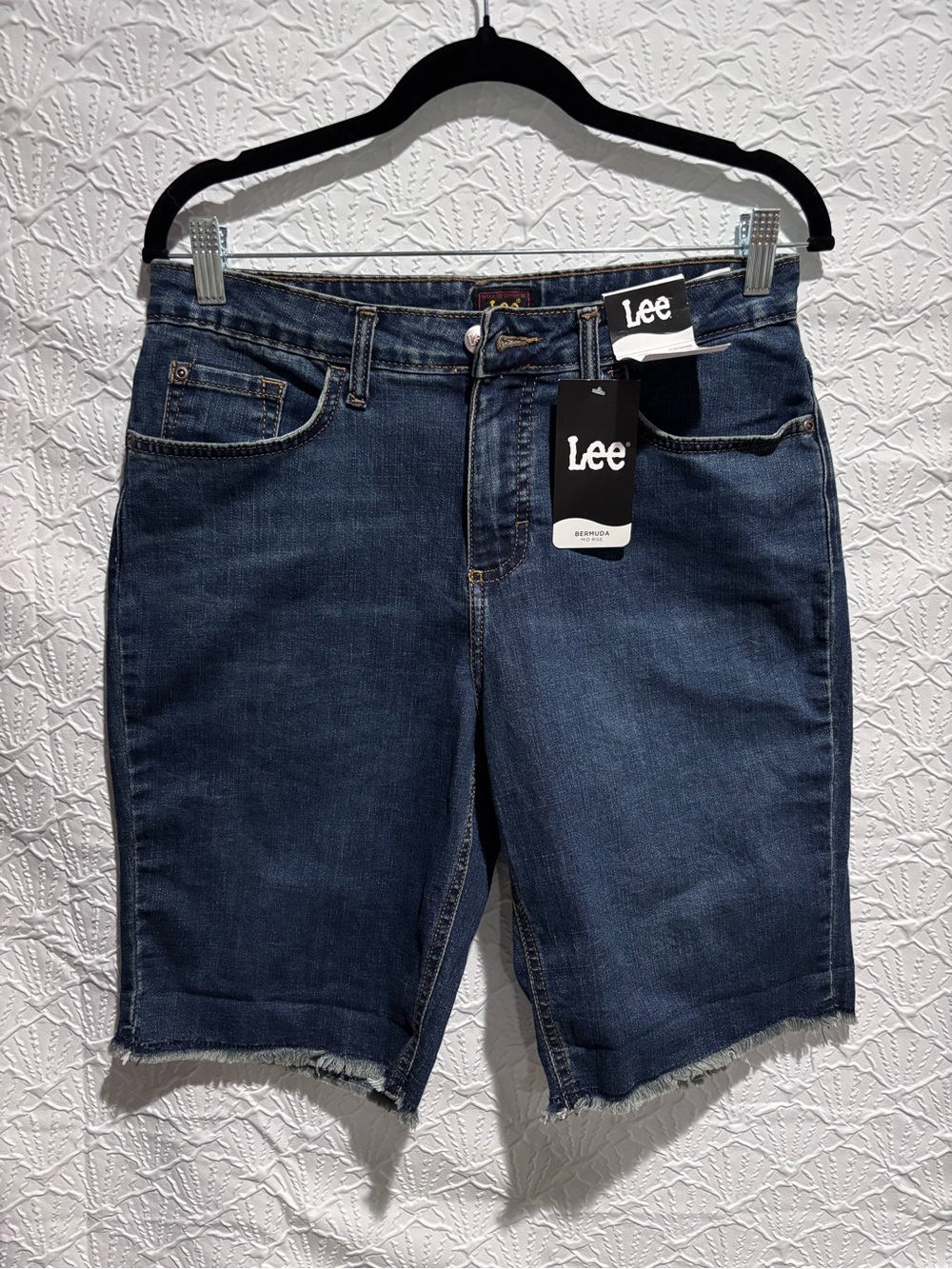 Lee Bermuda Mid Rise Denim Shorts Women’s Size 10M NWT Dark Wash Raw Hem